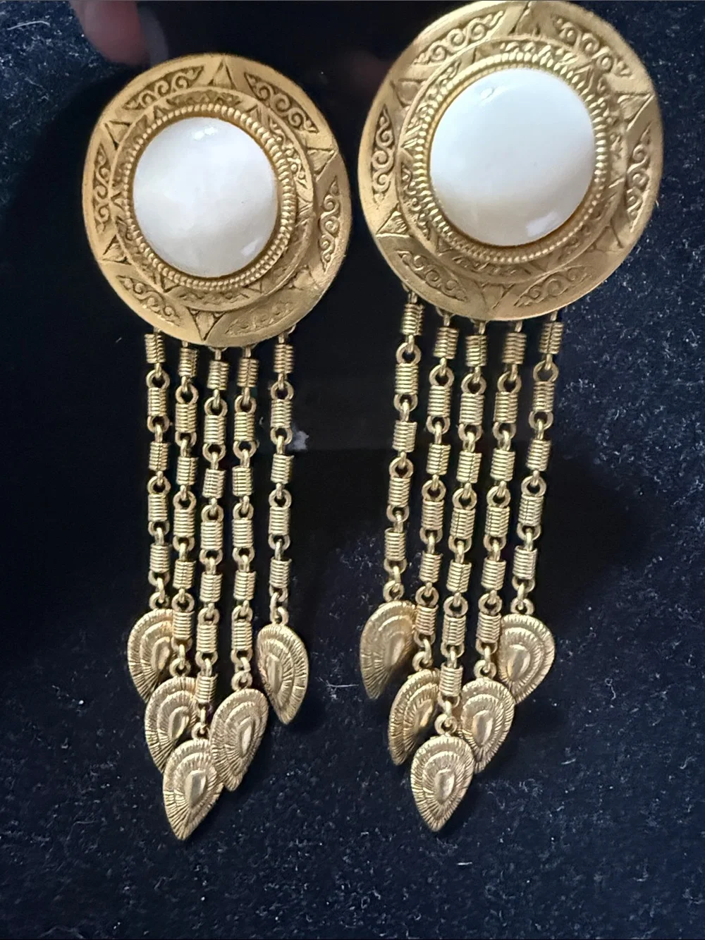 Beautiful Gold tone & cream clip on statement earrings